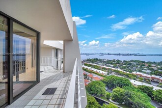 1000 Quayside Ter, Unit # TS-10 in Miami, FL - Building Photo - Building Photo