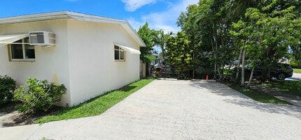 1701 Shenandoah St, Unit 2 in Hollywood, FL - Foto de edificio - Building Photo