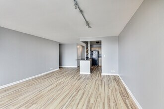 444 W Fullerton Pkwy in Chicago, IL - Building Photo - Building Photo