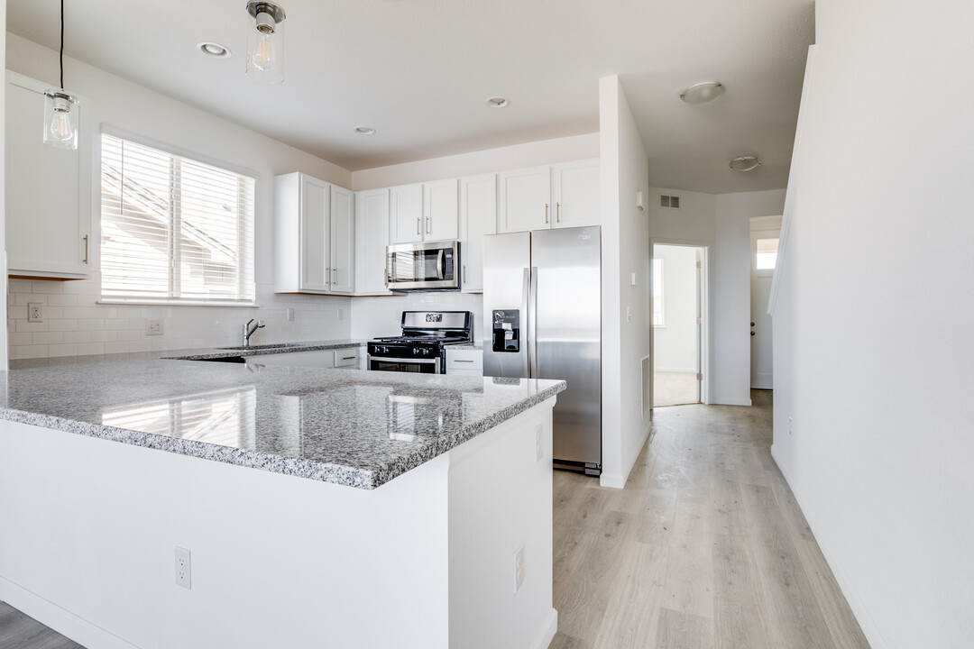 Peak at Painted Ridge Townhomes in Aurora, CO - Building Photo