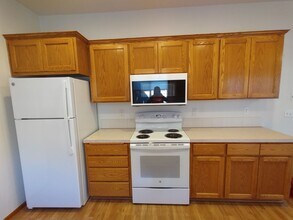 3328 Lake Glenn Dr in Eugene, OR - Building Photo - Building Photo