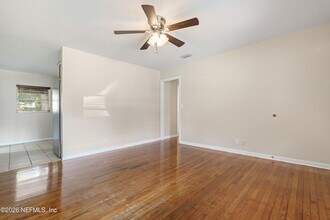 1329 Hollyhock Cir in Jacksonville, FL - Building Photo - Building Photo