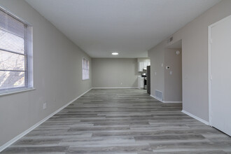 Quail Pointe in Spartanburg, SC - Building Photo - Interior Photo