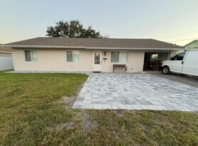 1082 SW Bellevue Ave in Port St. Lucie, FL - Building Photo