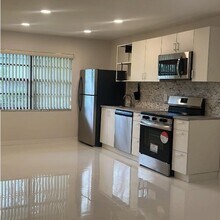 2307 Taylor St in Hollywood, FL - Building Photo - Building Photo