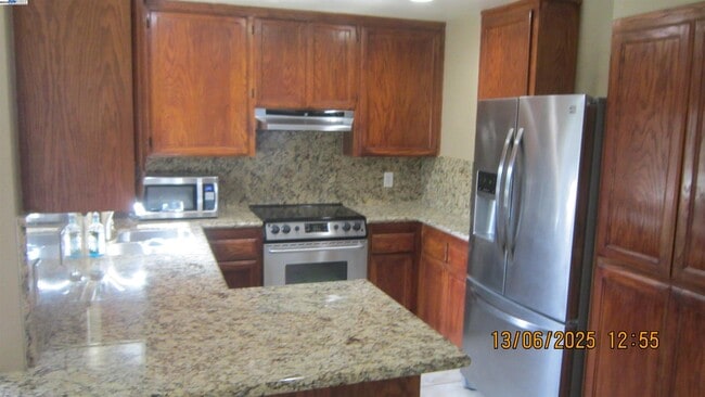 1361 Seventh St in Ripon, CA - Foto de edificio - Building Photo