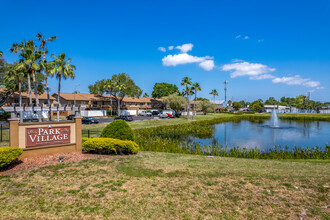 Park Village Apartments in Largo, FL - Foto de edificio - Building Photo