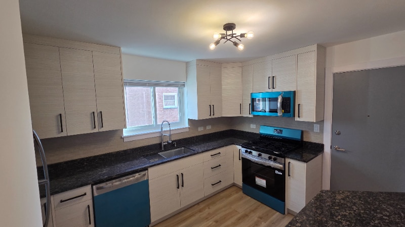 8023 W Churchill Ave in Niles, IL - Building Photo