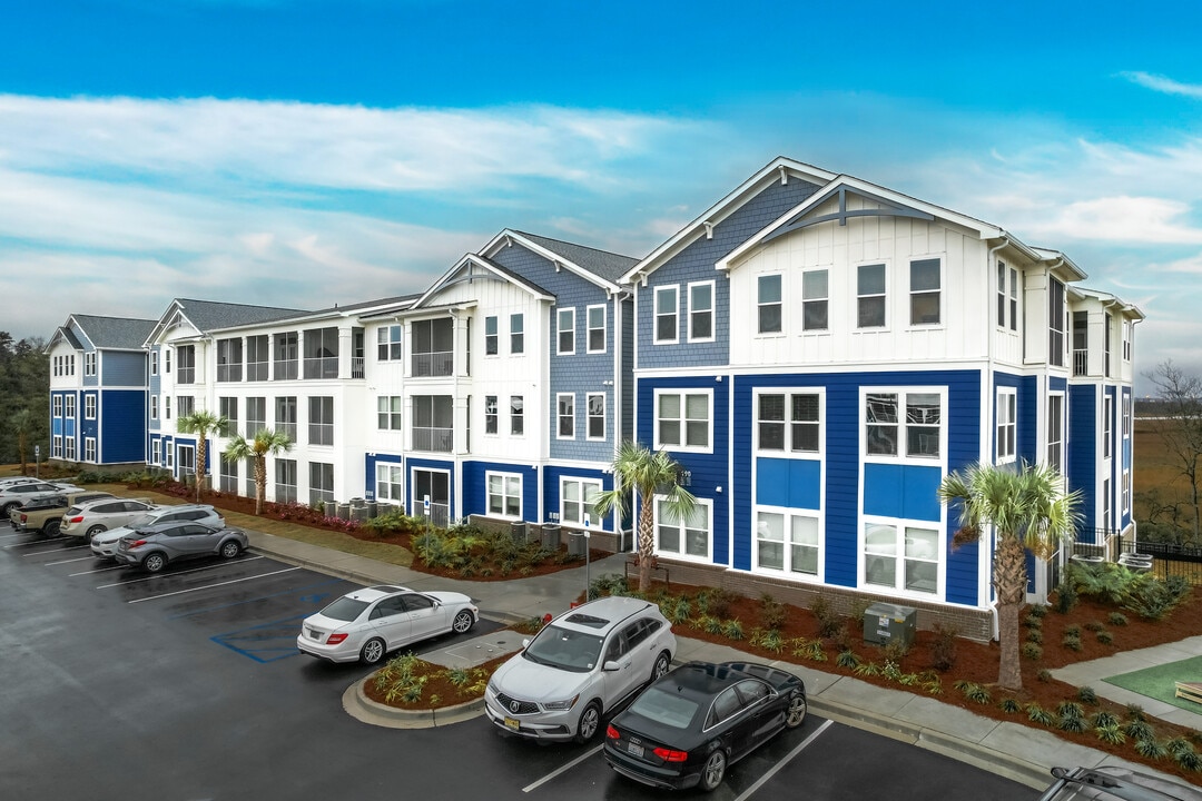 Overlook Point in Charleston, SC - Building Photo