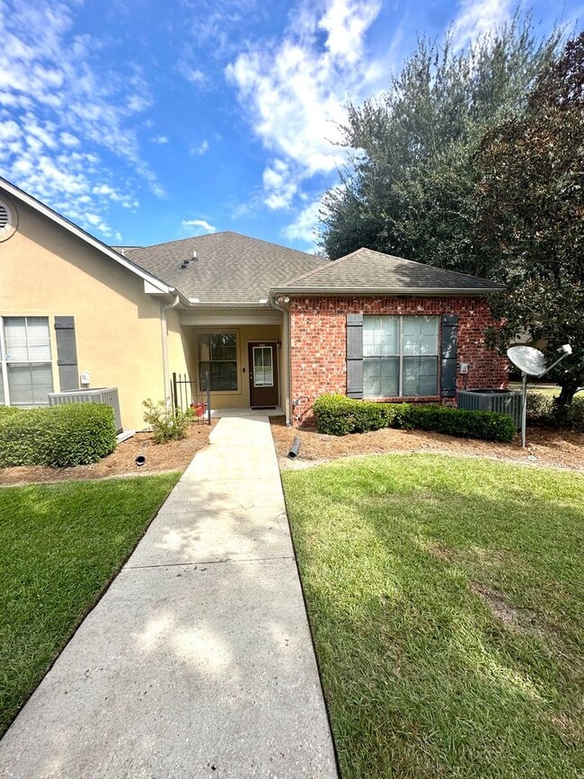 809 Summer Breeze in Baton Rouge, LA - Building Photo - Building Photo