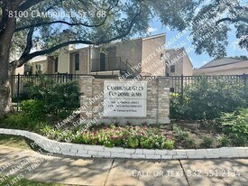 8100 Cambridge St in Houston, TX - Building Photo
