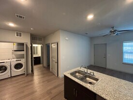 950 FM2001 in Buda, TX - Building Photo