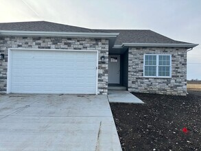 4605 Castle Pines Dr in Springfield, IL - Building Photo - Building Photo