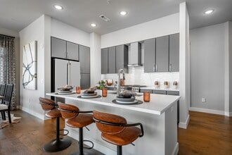 The Quincy at Kierland in Scottsdale, AZ - Building Photo - Building Photo