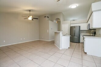 423 S Kingston Ct in Chandler, AZ - Foto de edificio - Building Photo