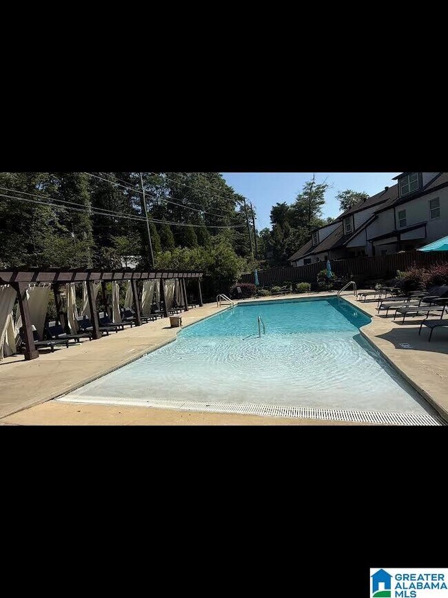 962 Lennox Blvd in Vestavia Hills, AL - Building Photo - Building Photo