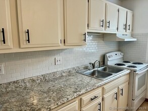 18 A St-Unit -B-1 in Derby, CT - Foto de edificio - Building Photo