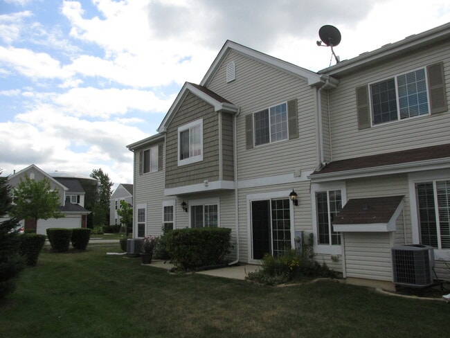32461 Rushmore Ave in McHenry, IL - Building Photo - Building Photo