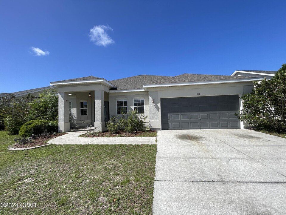 3204 Azalea Cir in Lynn Haven, FL - Building Photo