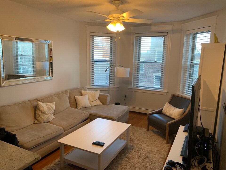 1665 Commonwealth Ave in Boston, MA - Building Photo