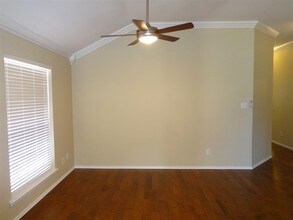 915 Hidden Oaks Dr in Burleson, TX - Building Photo - Building Photo