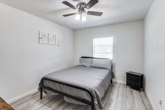 5155 Trail Lake Dr in Fort Worth, TX - Building Photo - Building Photo