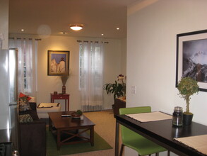 263 S 21st St, Unit 2 in Philadelphia, PA - Building Photo - Building Photo