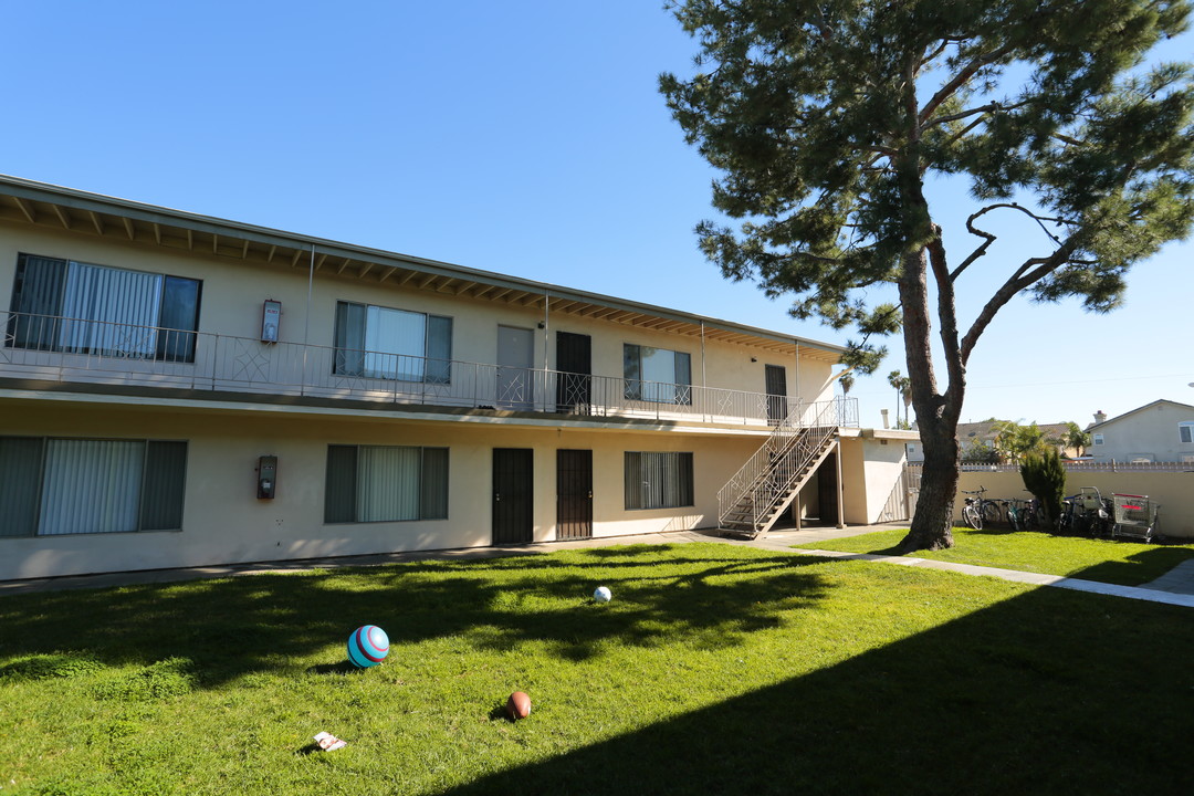 Beachside Apartments in Westminster, CA - Building Photo