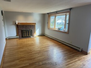 31 Whittier Ave in Waltham, MA - Building Photo - Building Photo