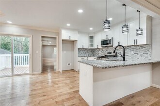 2575 Barrylynn Dr in Doraville, GA - Building Photo - Building Photo