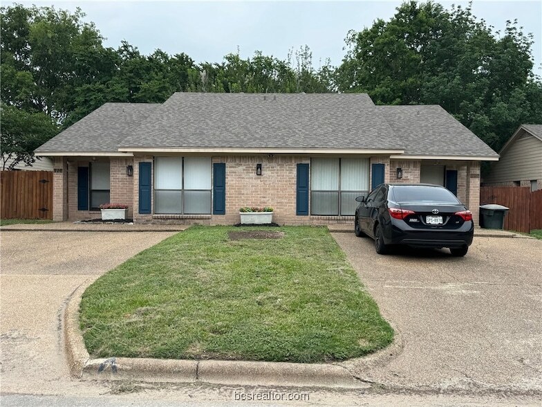 712 Cross Timbers Dr in College Station, TX - Building Photo