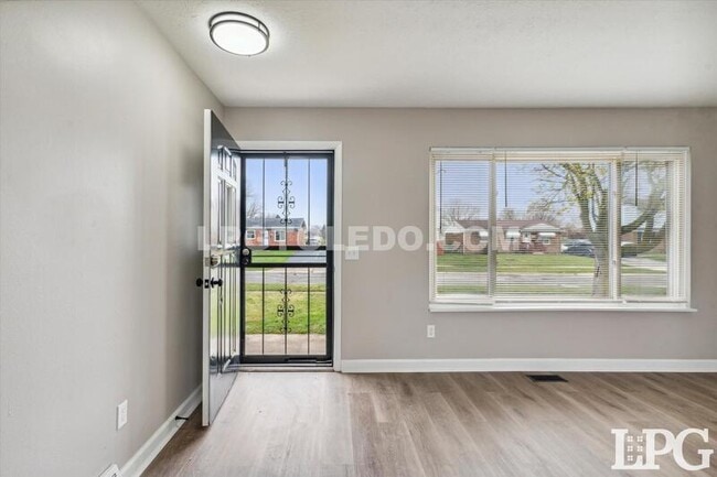 4230 Dahlia Dr in Toledo, OH - Building Photo - Building Photo
