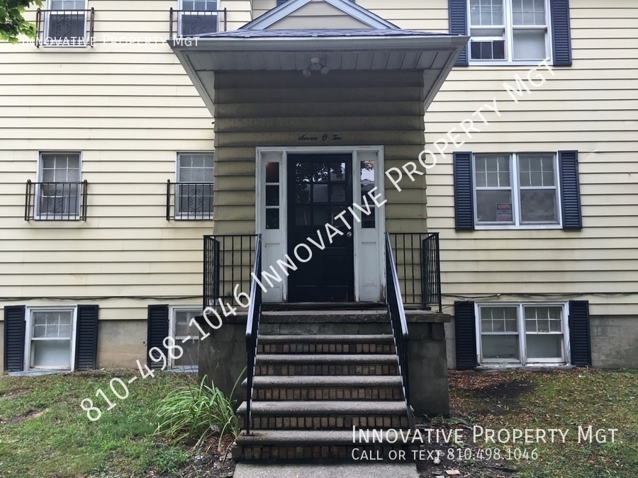 702 Thomson St in Flint, MI - Building Photo