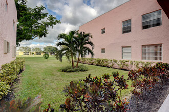 548 Flanders L in Delray Beach, FL - Building Photo - Building Photo