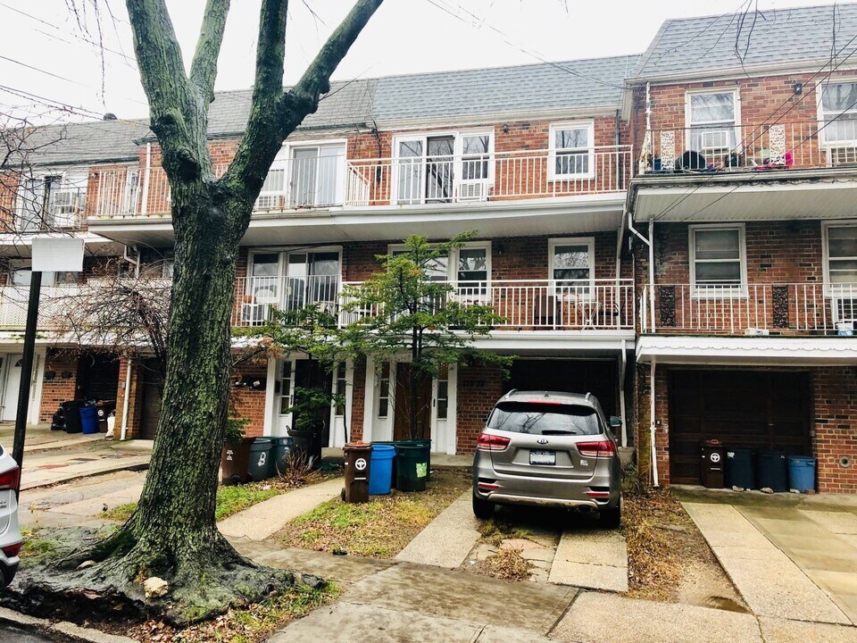 135-32 82nd Ave in Queens, NY - Building Photo