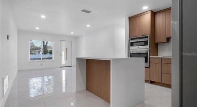 8641 May Cir in Tampa, FL - Building Photo - Building Photo