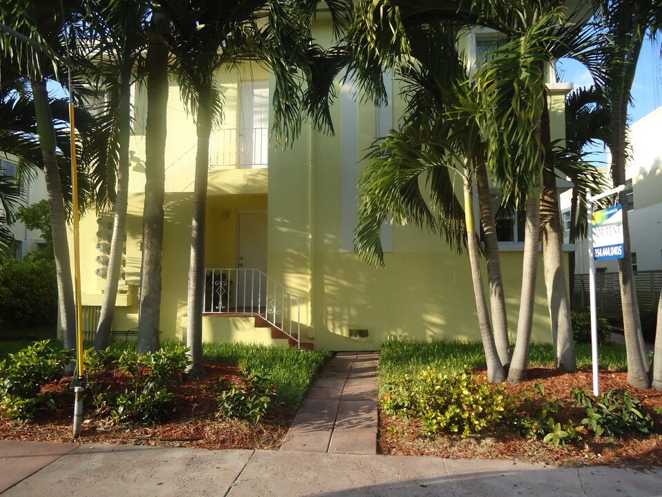 Garden Apartments in Miami Beach, FL - Building Photo