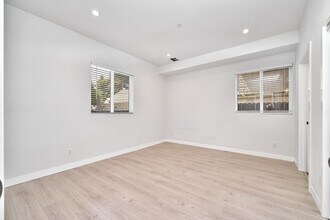 1141 1/2 Irolo St in Los Angeles, CA - Foto de edificio - Building Photo