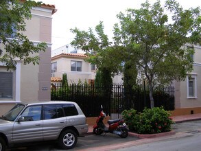 525-531 Espanola Way in Miami Beach, FL - Building Photo - Building Photo