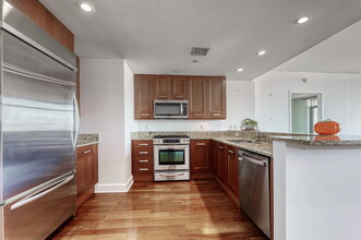 8100 River Rd, Unit 313 in North Bergen, NJ - Foto de edificio - Building Photo