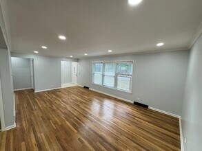 1136 Laurel Ln in Naperville, IL - Building Photo - Building Photo