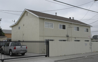 8211 D St in Oakland, CA - Building Photo - Building Photo