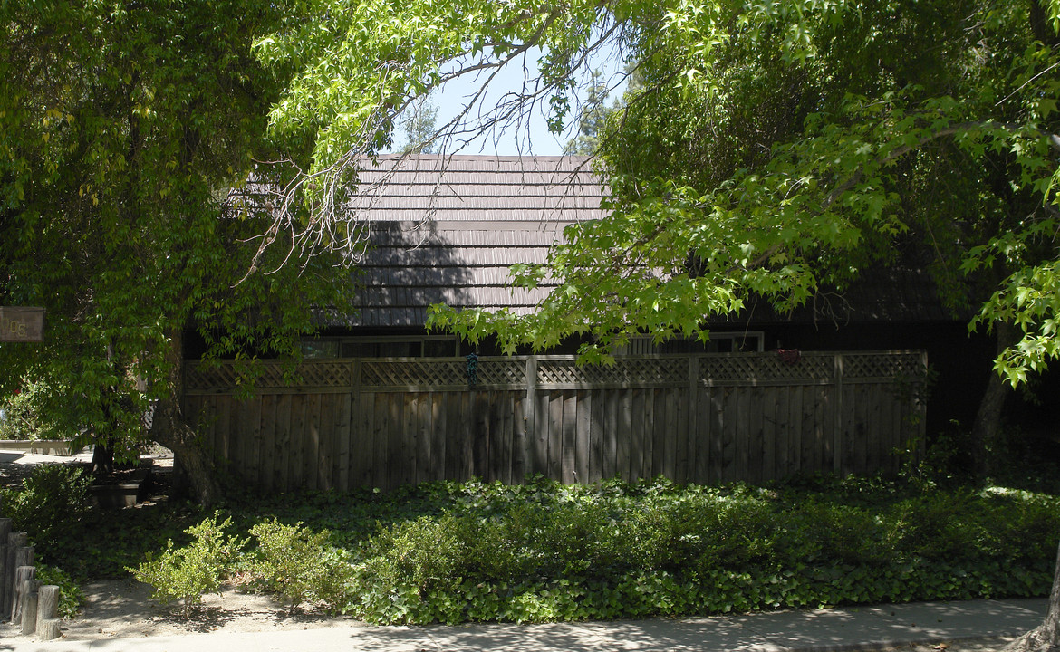 2005 Sierra Rd in Concord, CA - Building Photo