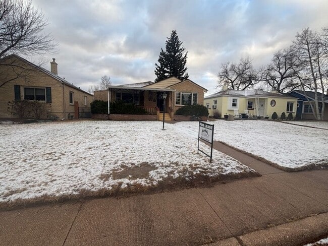 property at 419 W 5th Ave