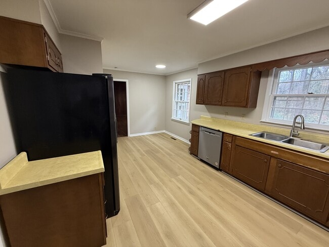 property at 565 Paris St