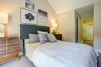 Americana Apartments in Mountain View, CA - Building Photo - Building Photo