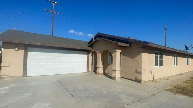 18834 Beech Ave in Shafter, CA - Building Photo - Building Photo