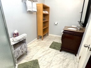 713 N Mansfield Ave in Los Angeles, CA - Foto de edificio - Building Photo