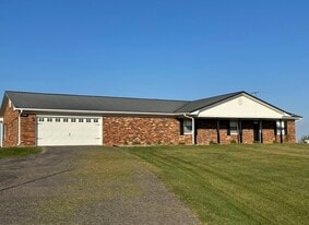 11324 Rineyville Rd in Vine Grove, KY - Building Photo
