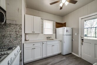 309 E Lullwood Ave in San Antonio, TX - Building Photo - Building Photo